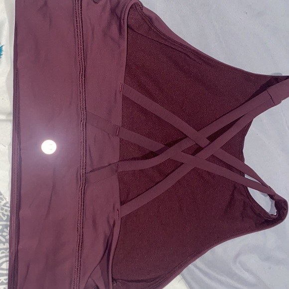 Selling a size 6 lululemon crop top - Picture 2 of 2